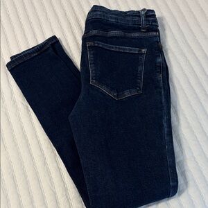 Buckle skinny jeans